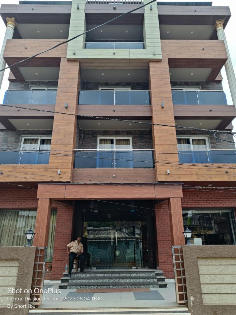 Hotel Kuber Palace ! Puri Near-Sea-Beach-And-Temple Fully-Air-Conditioned-Hotel With-Lift-And-Parking-Facility Exteriör bild