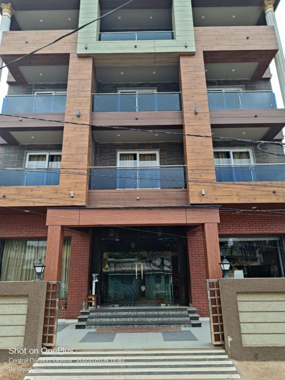 Hotel Kuber Palace ! Puri Near-Sea-Beach-And-Temple Fully-Air-Conditioned-Hotel With-Lift-And-Parking-Facility Exteriör bild