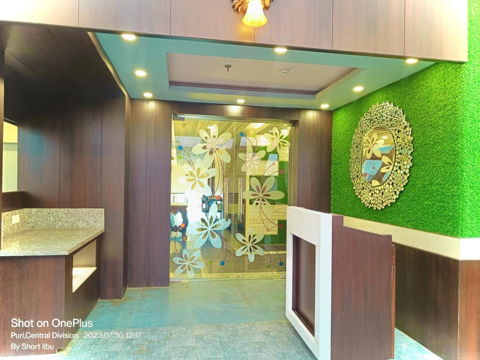 Hotel Kuber Palace ! Puri Near-Sea-Beach-And-Temple Fully-Air-Conditioned-Hotel With-Lift-And-Parking-Facility Exteriör bild