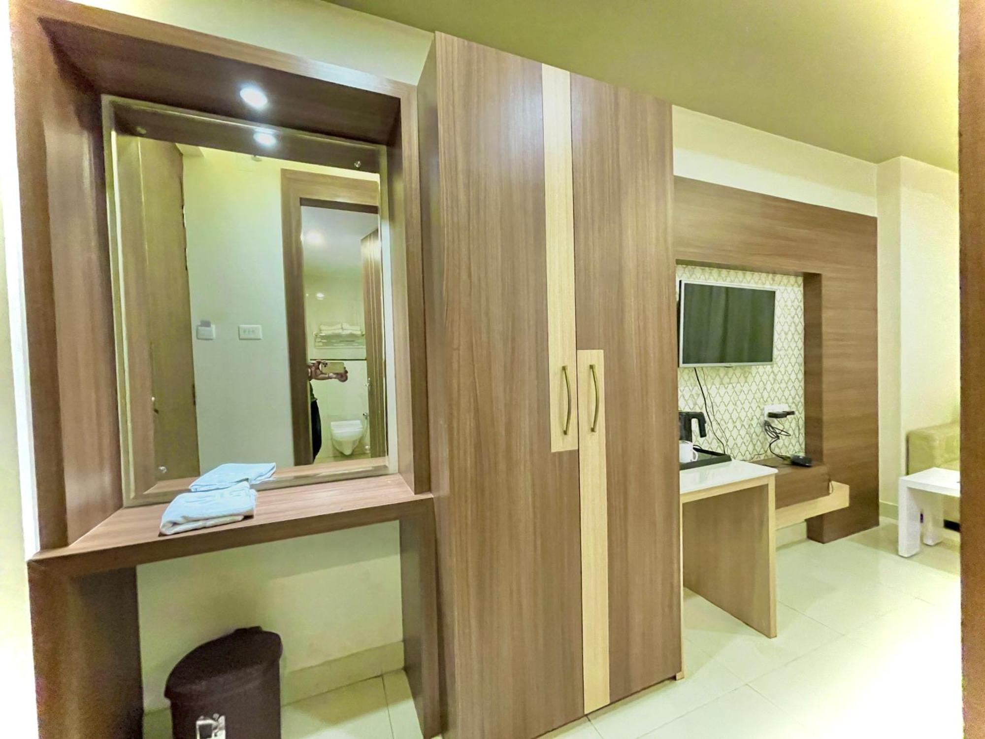 Hotel Kuber Palace ! Puri Near-Sea-Beach-And-Temple Fully-Air-Conditioned-Hotel With-Lift-And-Parking-Facility Exteriör bild