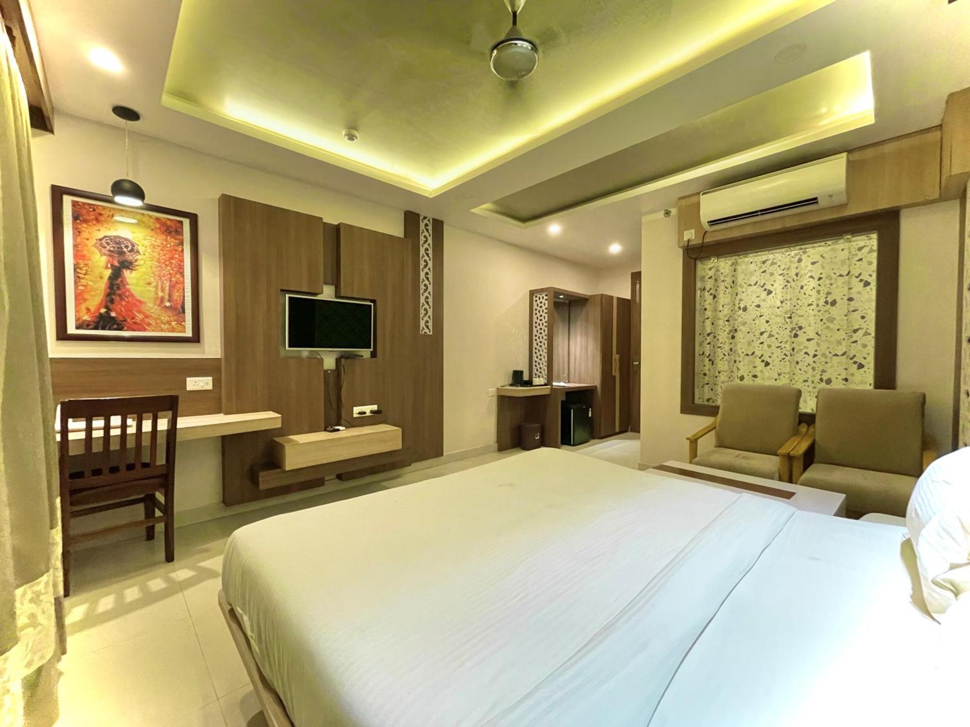 Hotel Kuber Palace ! Puri Near-Sea-Beach-And-Temple Fully-Air-Conditioned-Hotel With-Lift-And-Parking-Facility Exteriör bild