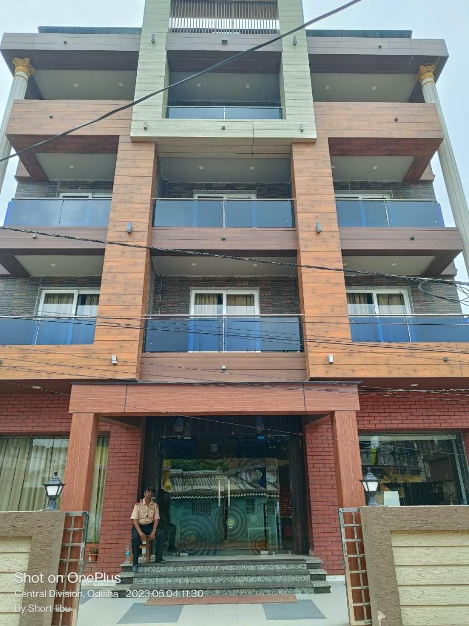 Hotel Kuber Palace ! Puri Near-Sea-Beach-And-Temple Fully-Air-Conditioned-Hotel With-Lift-And-Parking-Facility Exteriör bild