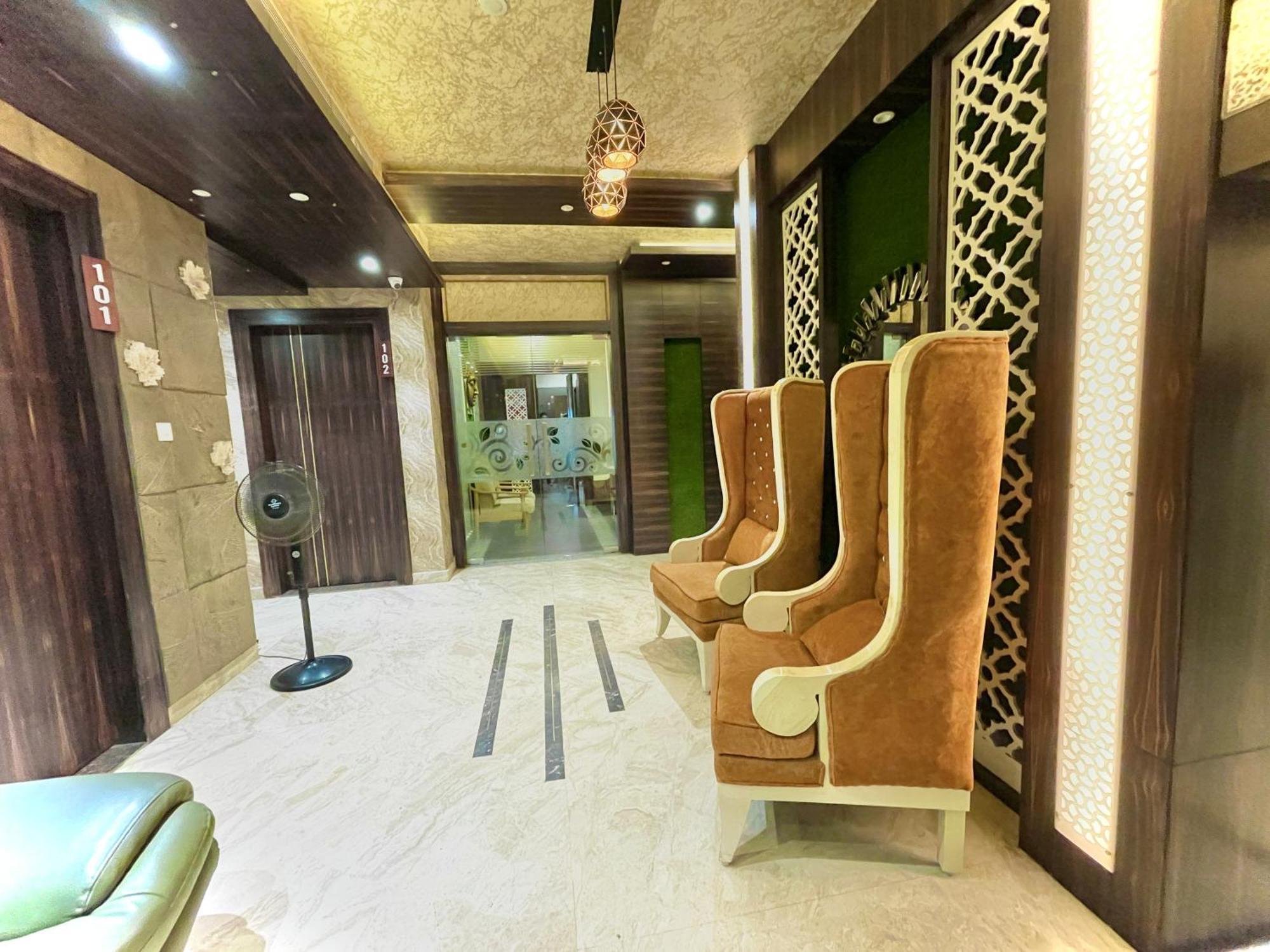 Hotel Kuber Palace ! Puri Near-Sea-Beach-And-Temple Fully-Air-Conditioned-Hotel With-Lift-And-Parking-Facility Exteriör bild