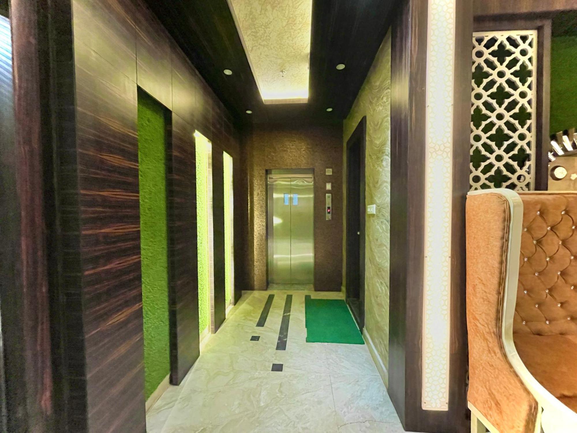 Hotel Kuber Palace ! Puri Near-Sea-Beach-And-Temple Fully-Air-Conditioned-Hotel With-Lift-And-Parking-Facility Exteriör bild