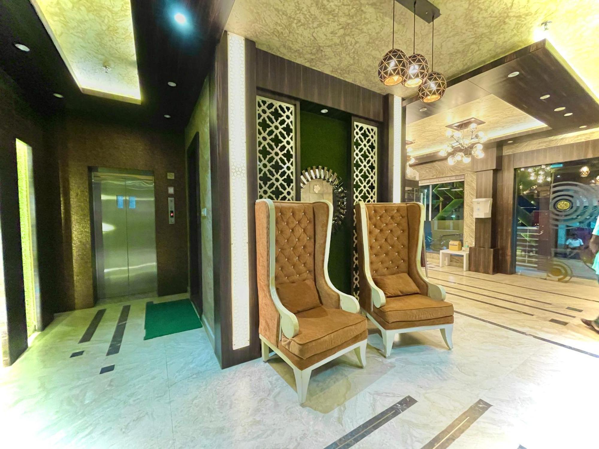 Hotel Kuber Palace ! Puri Near-Sea-Beach-And-Temple Fully-Air-Conditioned-Hotel With-Lift-And-Parking-Facility Exteriör bild