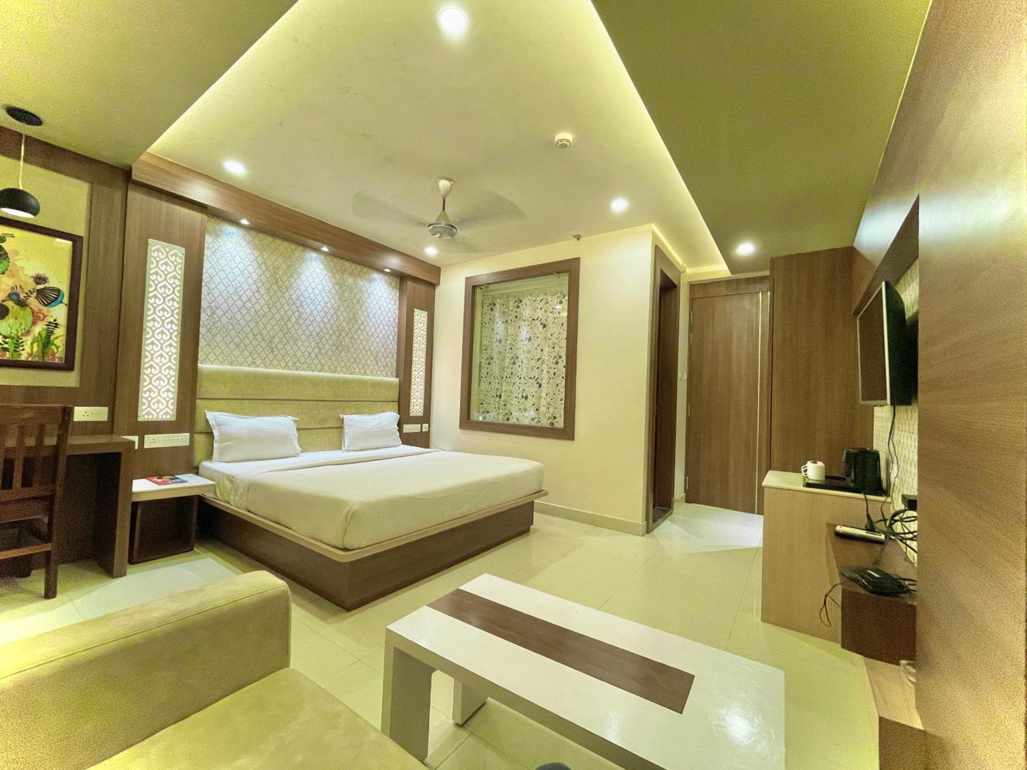 Hotel Kuber Palace ! Puri Near-Sea-Beach-And-Temple Fully-Air-Conditioned-Hotel With-Lift-And-Parking-Facility Exteriör bild