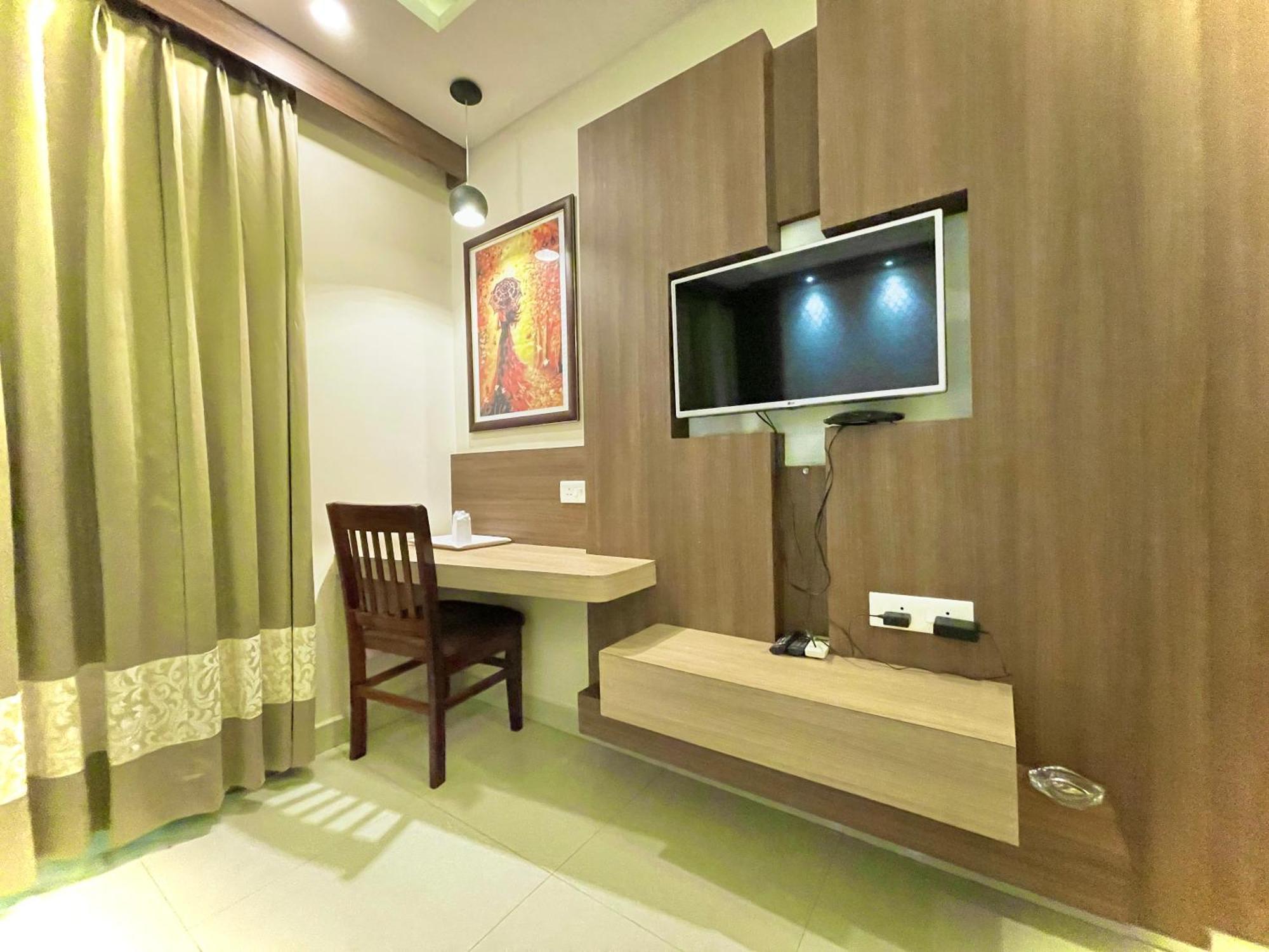 Hotel Kuber Palace ! Puri Near-Sea-Beach-And-Temple Fully-Air-Conditioned-Hotel With-Lift-And-Parking-Facility Exteriör bild