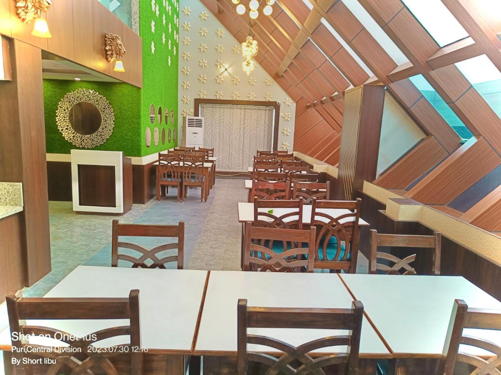 Hotel Kuber Palace ! Puri Near-Sea-Beach-And-Temple Fully-Air-Conditioned-Hotel With-Lift-And-Parking-Facility Exteriör bild