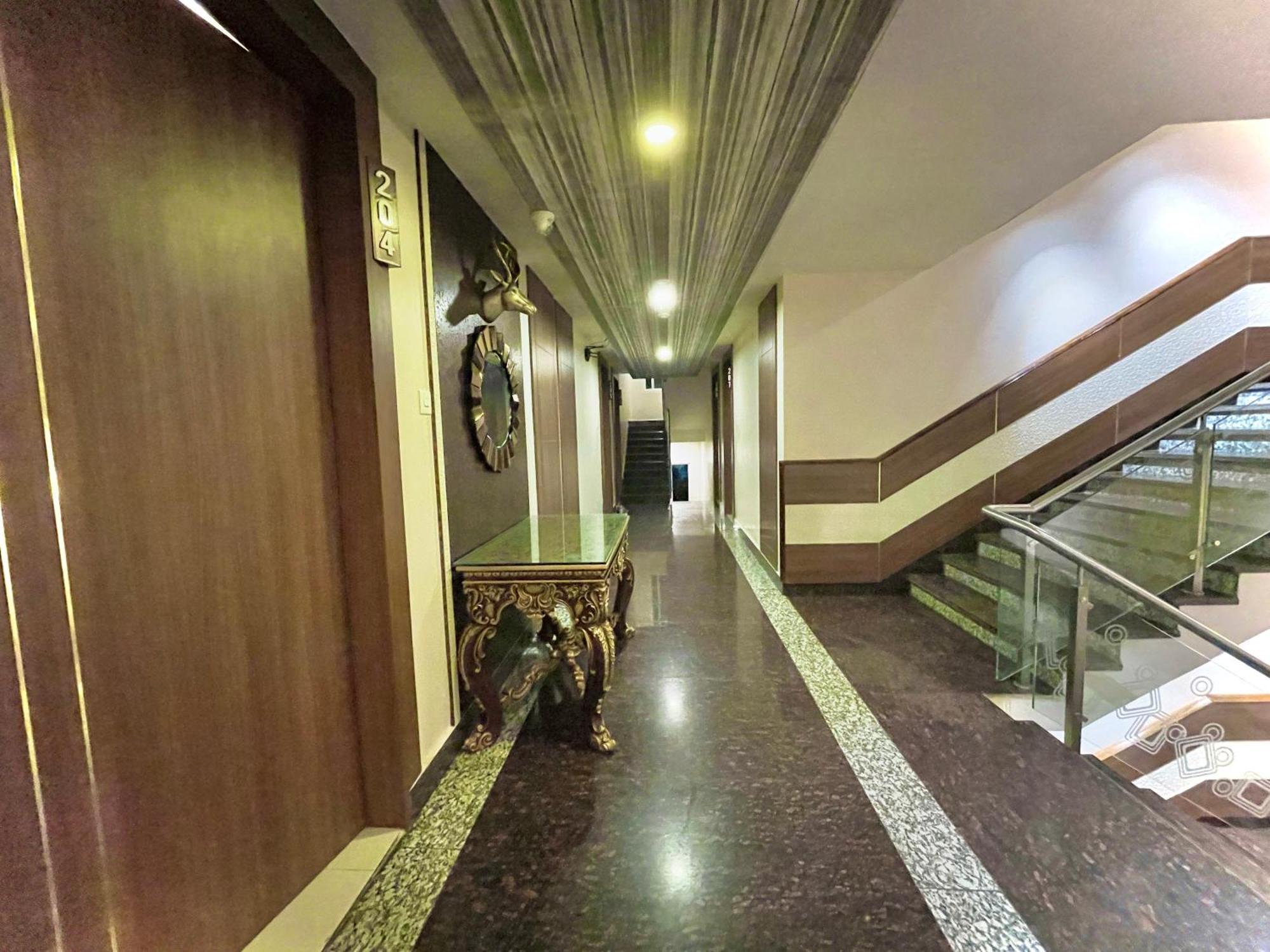 Hotel Kuber Palace ! Puri Near-Sea-Beach-And-Temple Fully-Air-Conditioned-Hotel With-Lift-And-Parking-Facility Exteriör bild