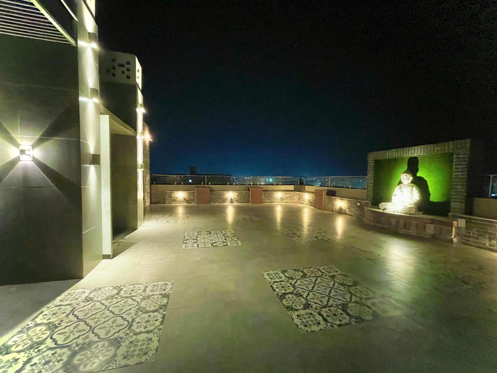 Hotel Kuber Palace ! Puri Near-Sea-Beach-And-Temple Fully-Air-Conditioned-Hotel With-Lift-And-Parking-Facility Exteriör bild