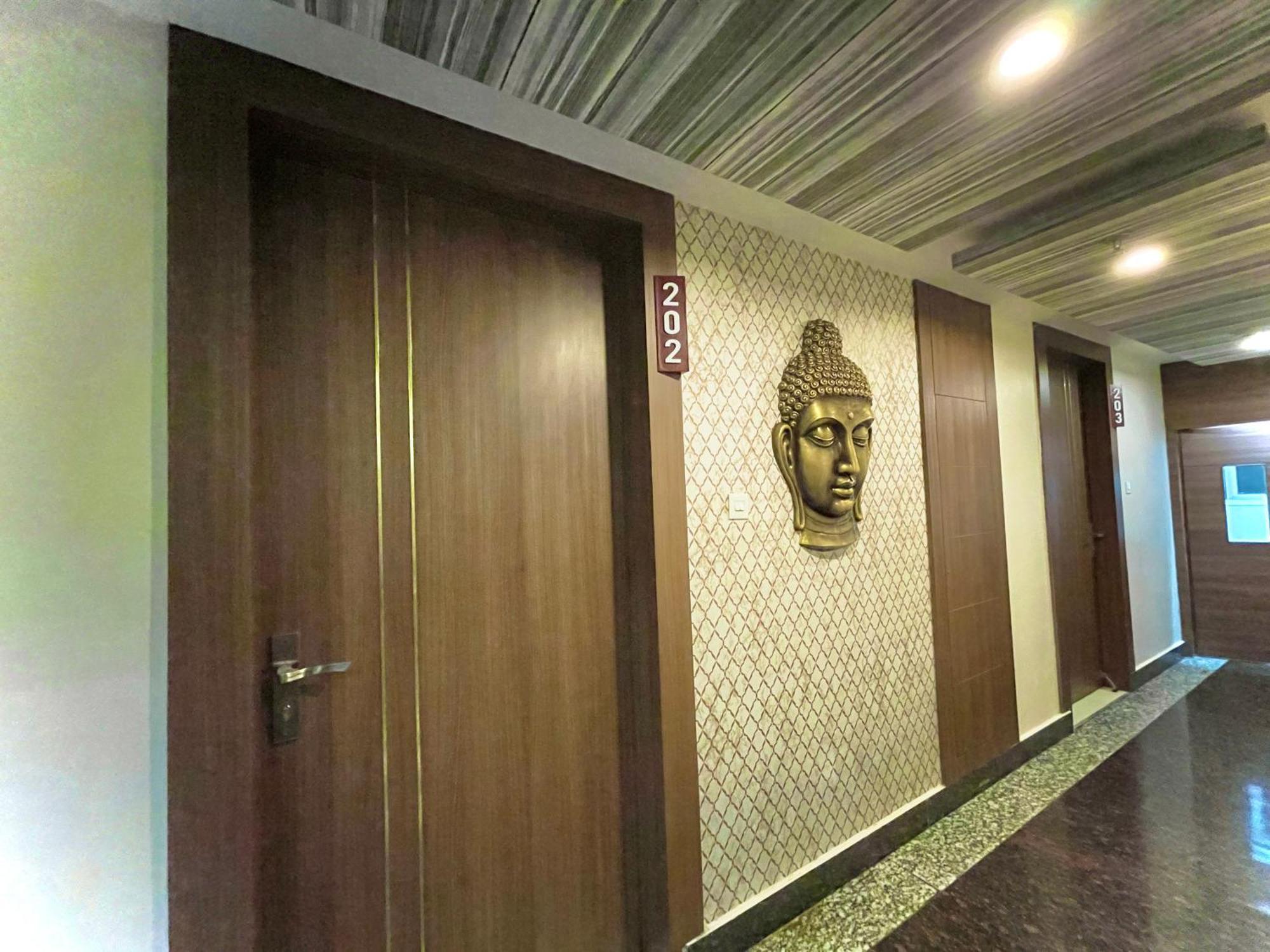 Hotel Kuber Palace ! Puri Near-Sea-Beach-And-Temple Fully-Air-Conditioned-Hotel With-Lift-And-Parking-Facility Exteriör bild