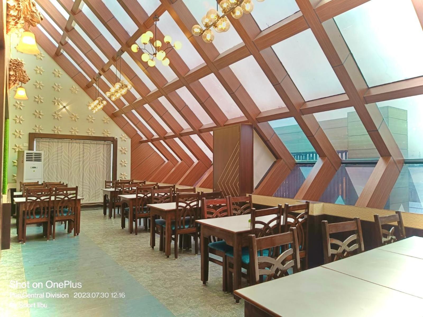 Hotel Kuber Palace ! Puri Near-Sea-Beach-And-Temple Fully-Air-Conditioned-Hotel With-Lift-And-Parking-Facility Exteriör bild