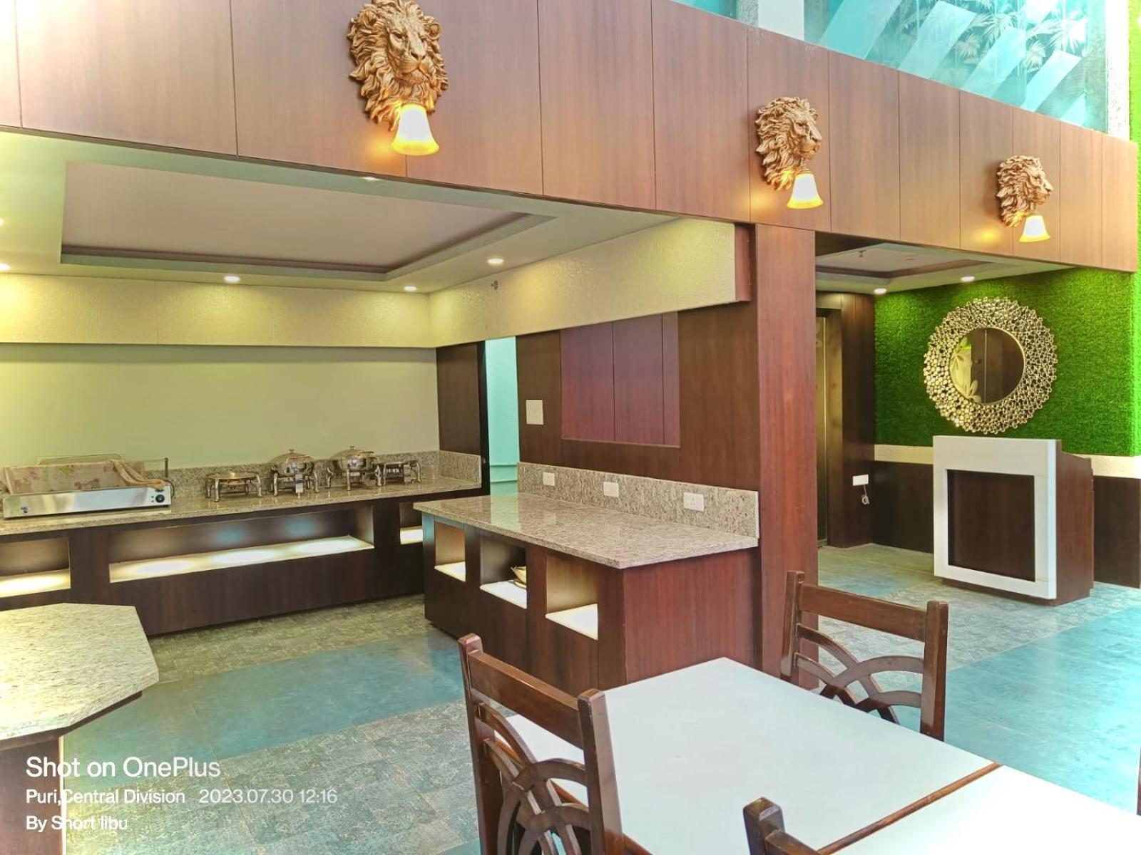 Hotel Kuber Palace ! Puri Near-Sea-Beach-And-Temple Fully-Air-Conditioned-Hotel With-Lift-And-Parking-Facility Exteriör bild
