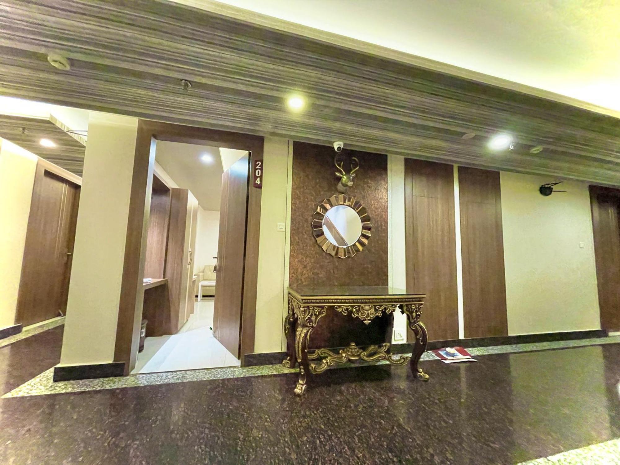 Hotel Kuber Palace ! Puri Near-Sea-Beach-And-Temple Fully-Air-Conditioned-Hotel With-Lift-And-Parking-Facility Exteriör bild