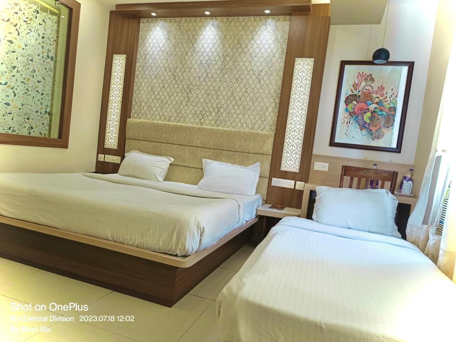 Hotel Kuber Palace ! Puri Near-Sea-Beach-And-Temple Fully-Air-Conditioned-Hotel With-Lift-And-Parking-Facility Exteriör bild