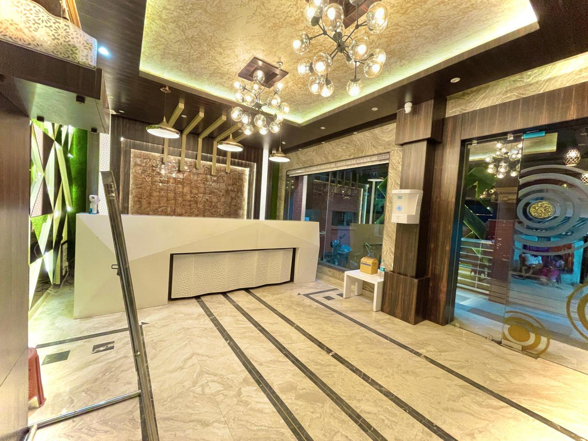 Hotel Kuber Palace ! Puri Near-Sea-Beach-And-Temple Fully-Air-Conditioned-Hotel With-Lift-And-Parking-Facility Exteriör bild